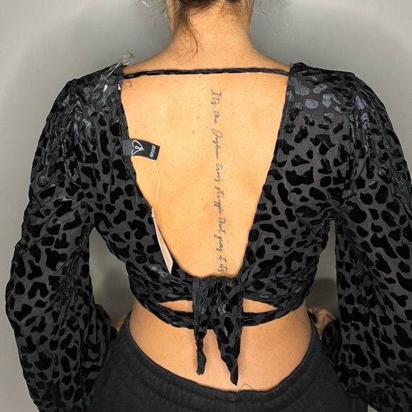 WINDSOR NWT Black Leopard Print Open Back Blouse - Picture 3 of 5